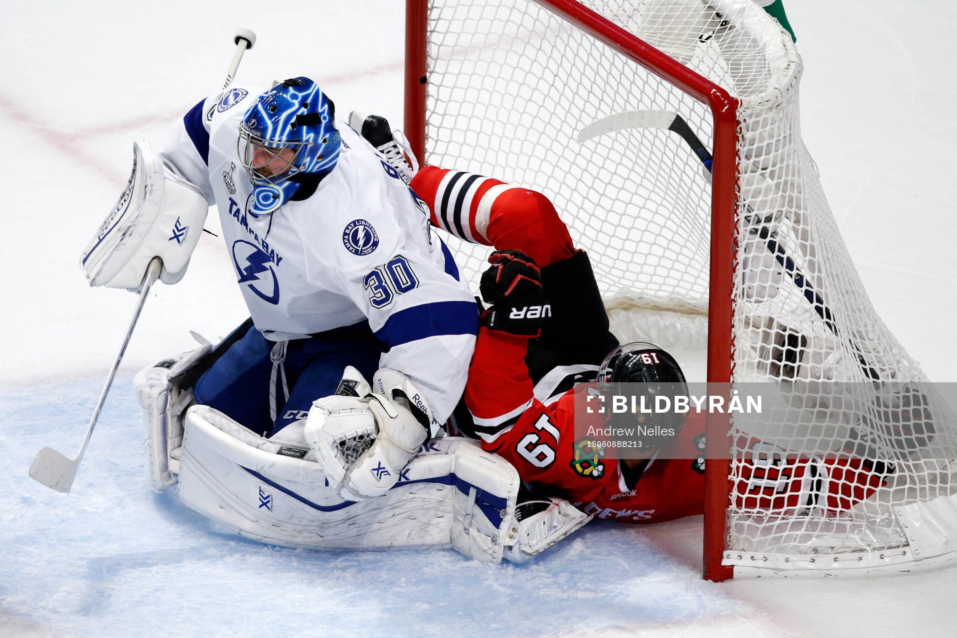 Chicago Blackhawks center Jonathan Toews (19) crashes into