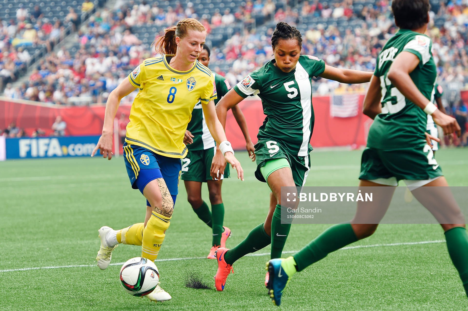 Sveriges Lotta Schelin och Nigerias Onome Ebi