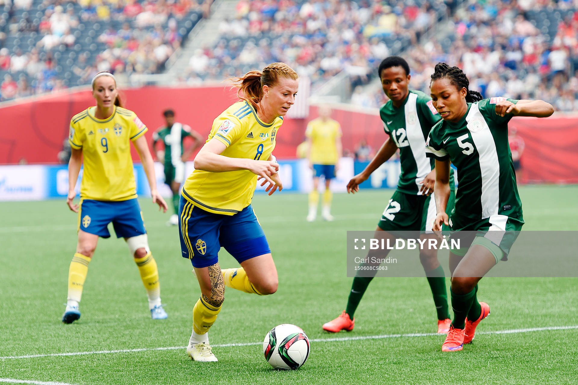 Sveriges Kosovare Asllani och Lotta Schelin mot Nigerias