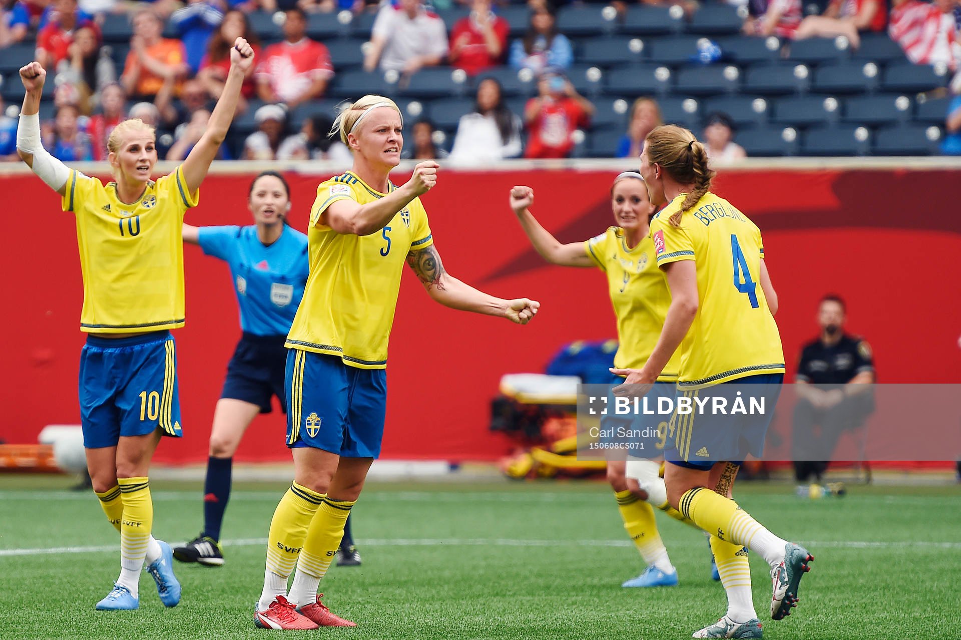Sveriges Sofia Jakobsson, Nilla Fischer, Kosovare Asllani