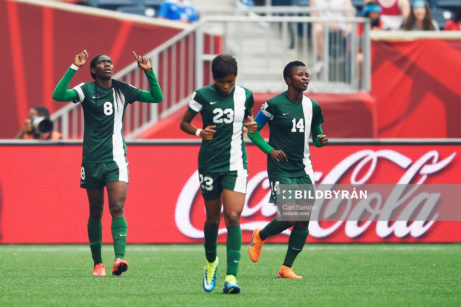 Nigerias Asisat Oshoala jublar