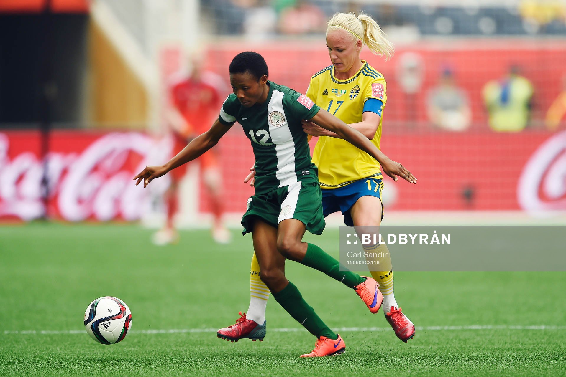 Nigerias Halimatu Ayinde och Sveriges Caroline Seger