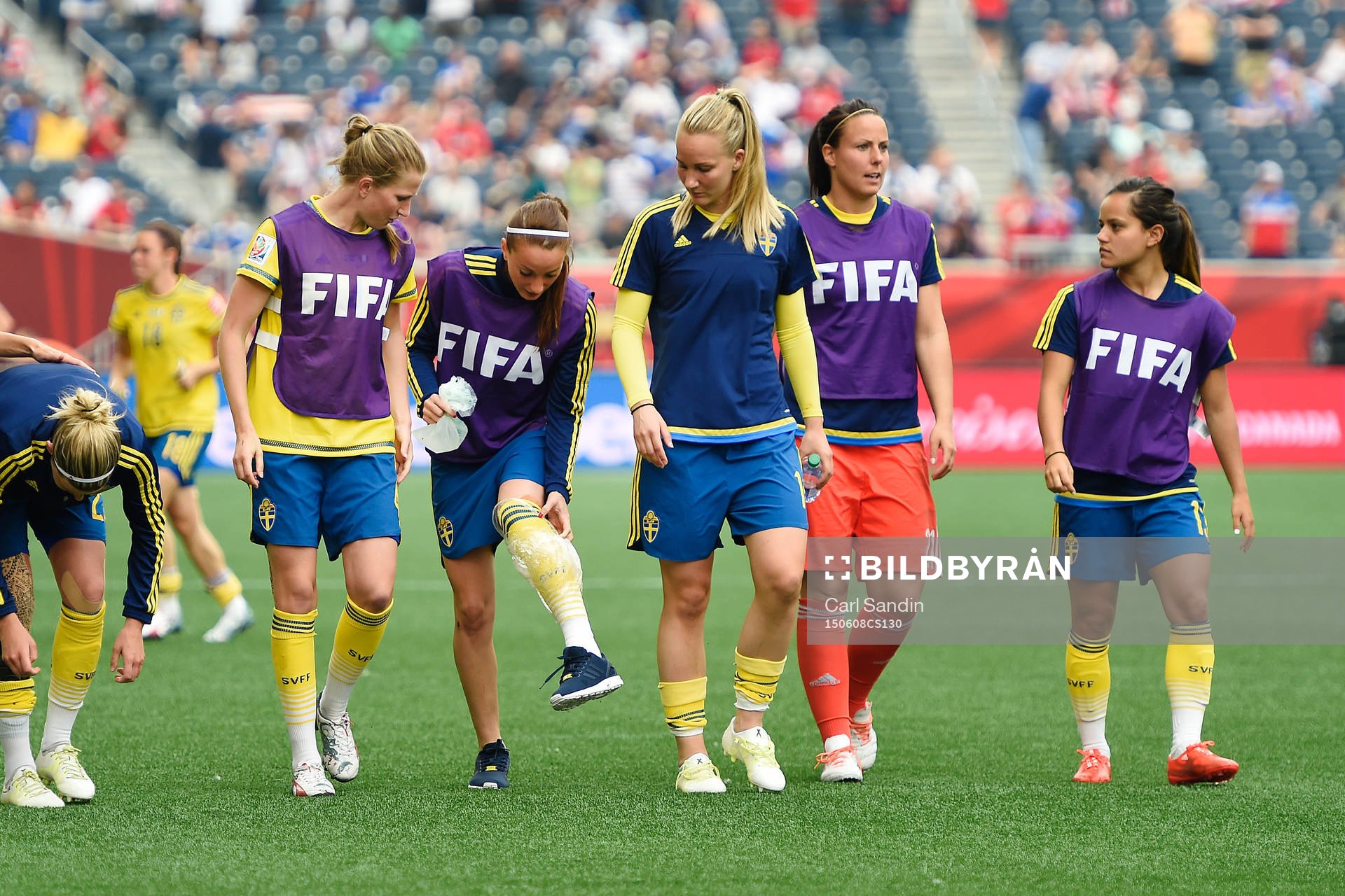 Sveriges Kosovare Asllani med lindat ben