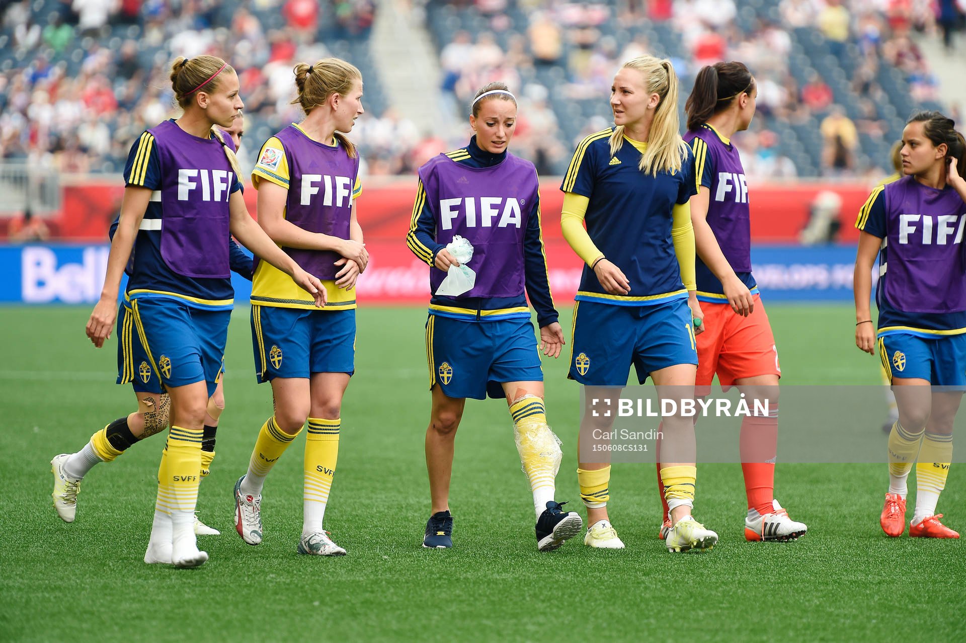 Sveriges Kosovare Asllani med lindat ben