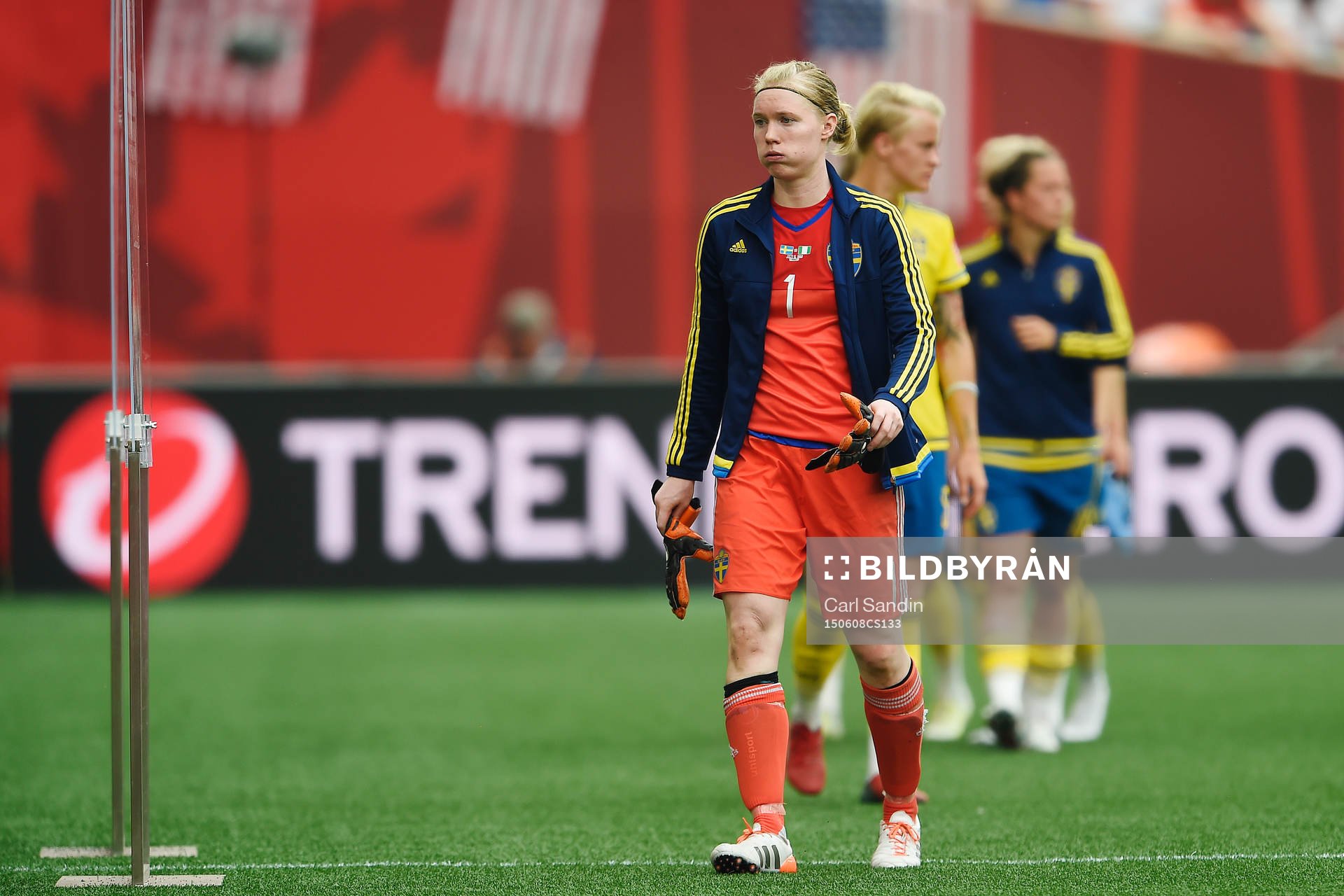 Sveriges målvakt Hedvig Lindahl deppar