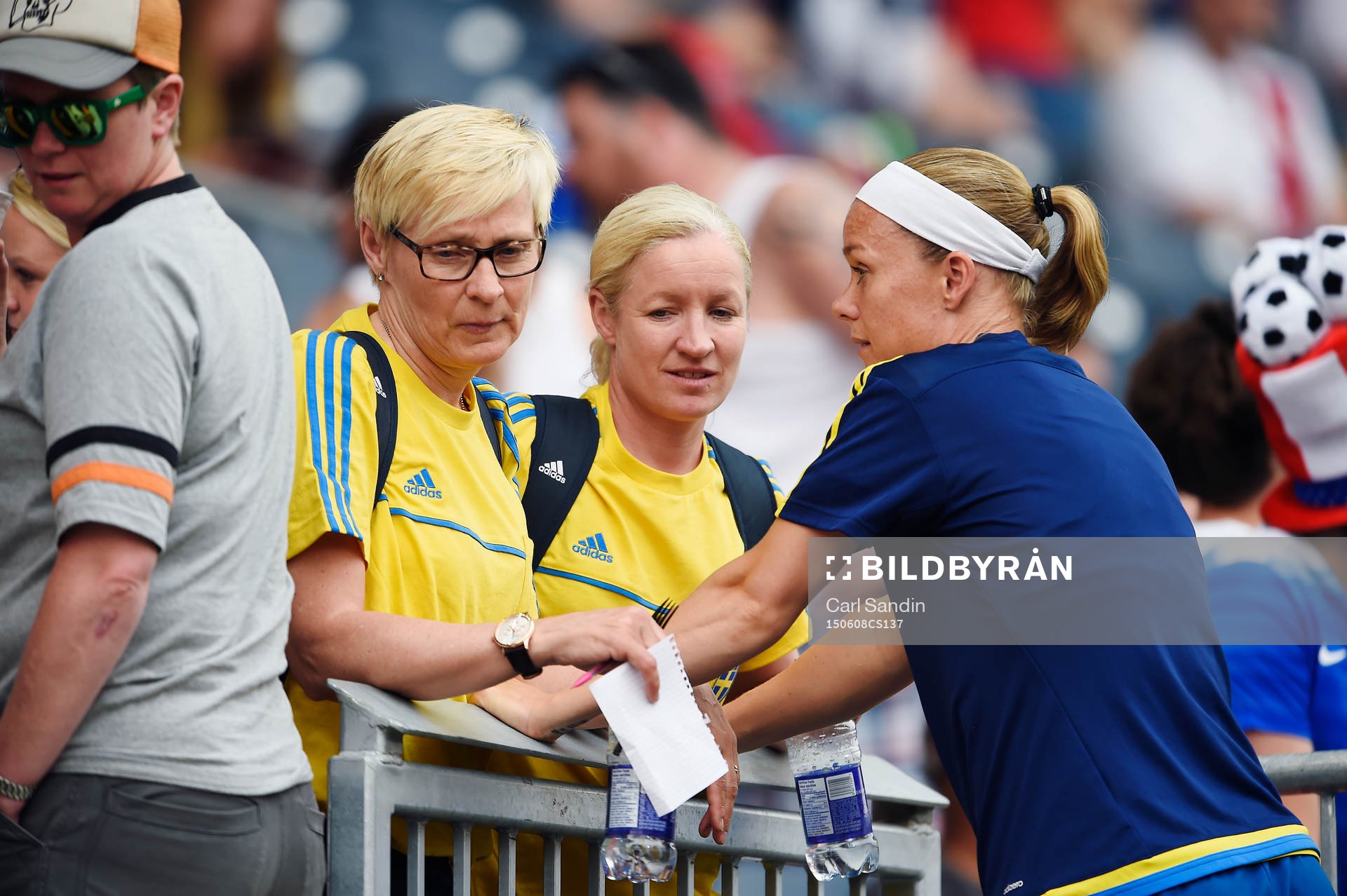 Victoria Sandell Svensson pratar med Sveriges Sara Thunebro