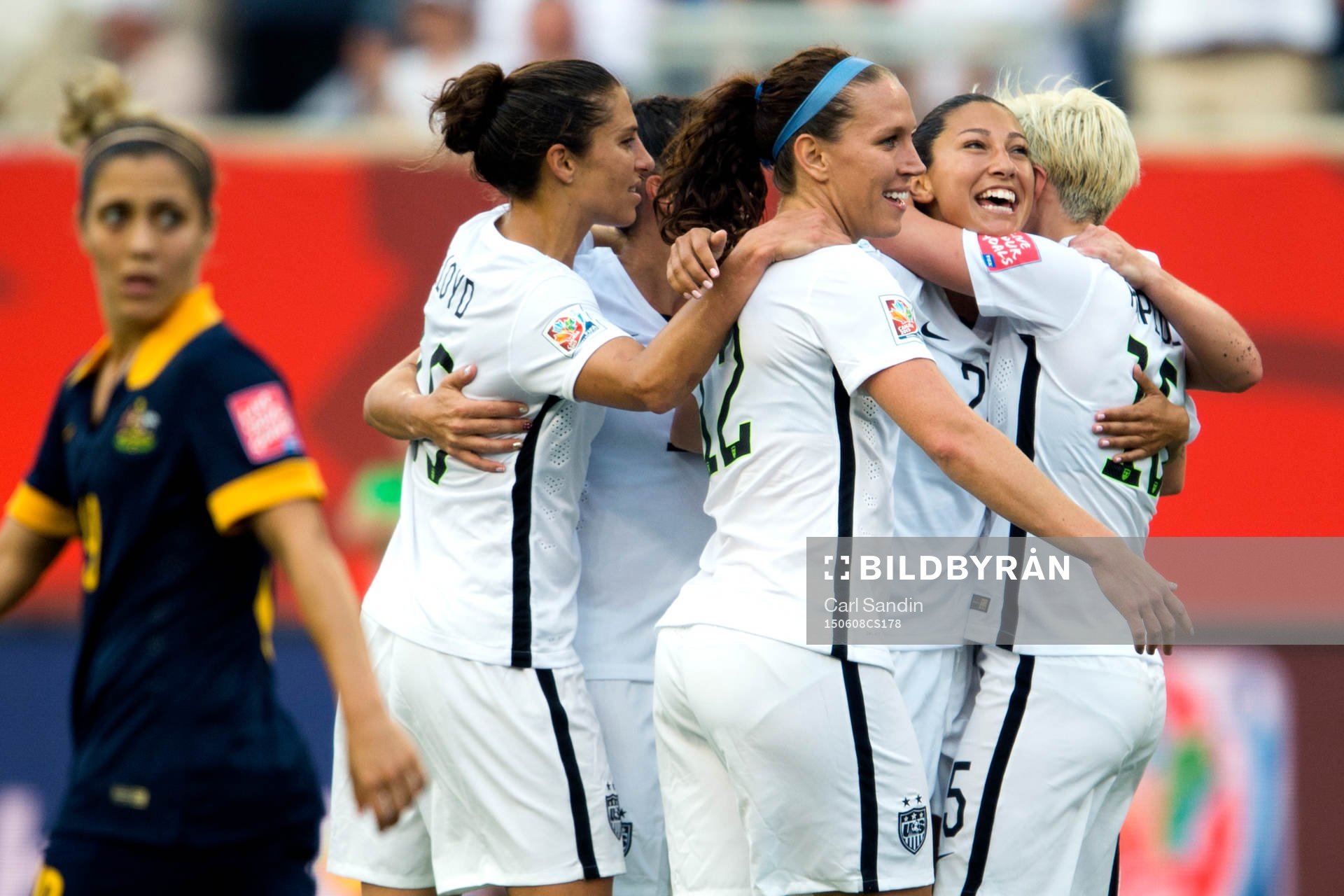 USA jublar efter 2-1 av Christen Press under fotbollsmatchen i VM mellan USA och Australien den 8 juni 2015 i Winnipeg.
