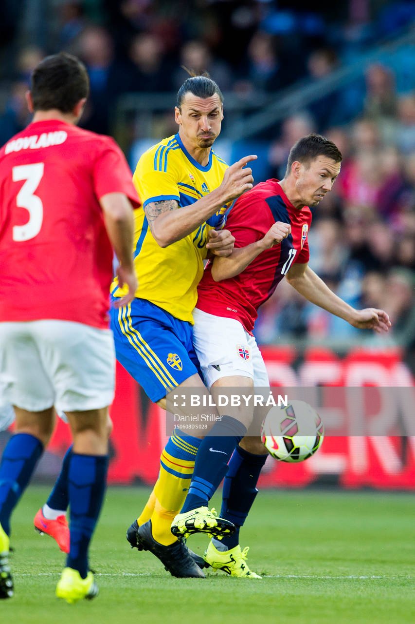 Sveriges Zlatan Ibrahimovic och Norges Martin Linnes