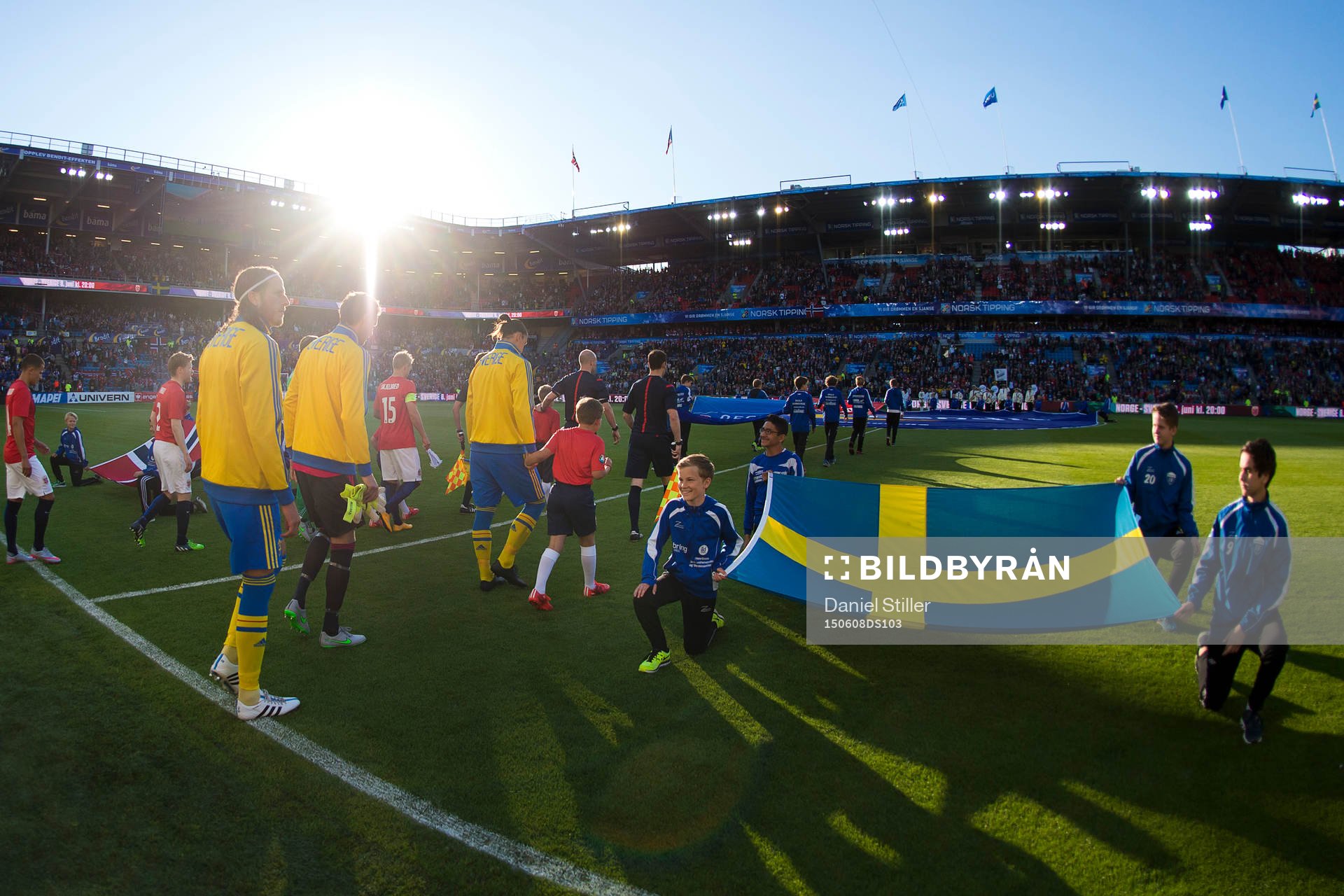 Sverige och Zlatan Ibrahimovic tågar in på arenan