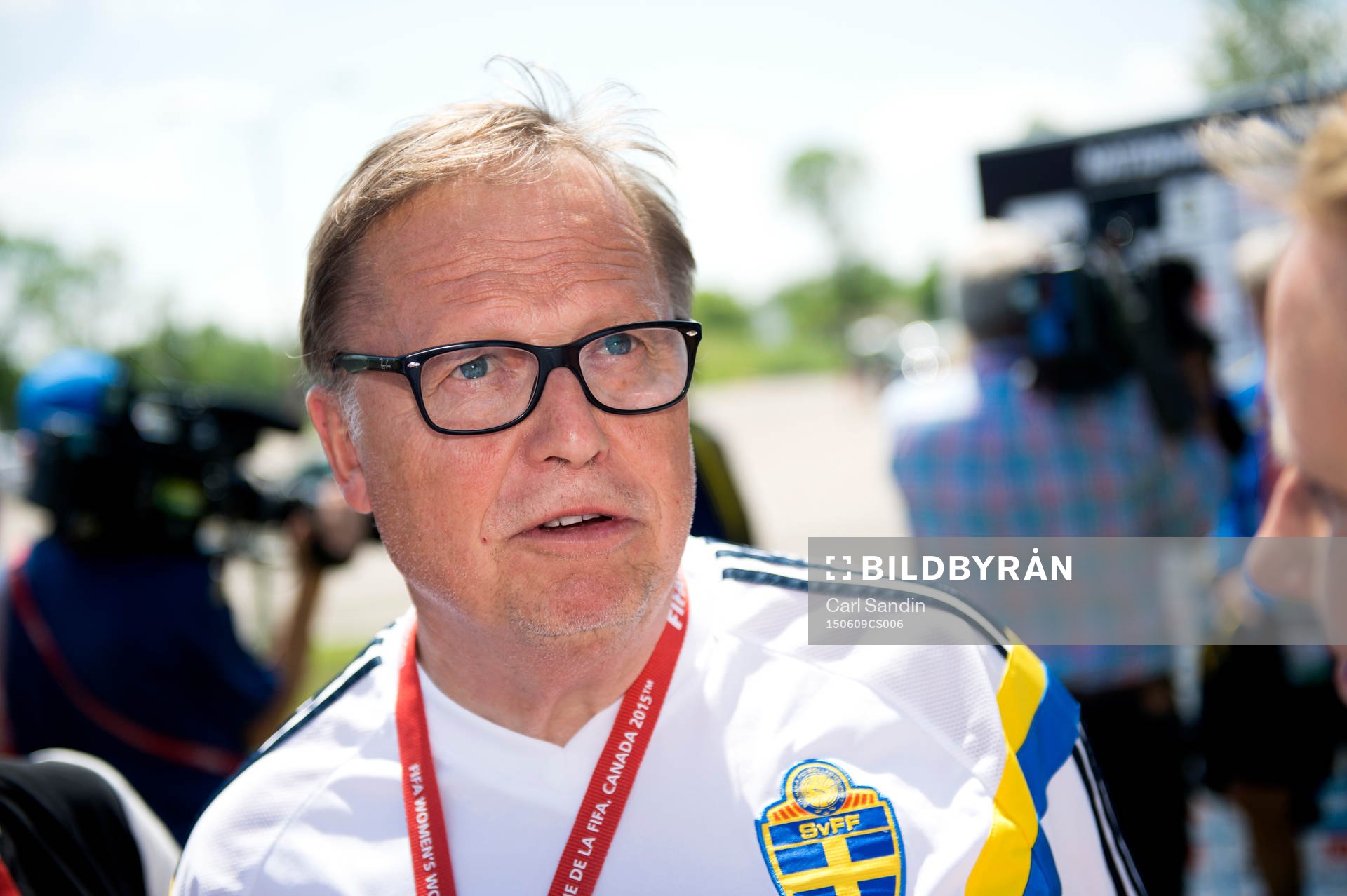 Sveriges läkare Yelverton Tegner blir intervjuad