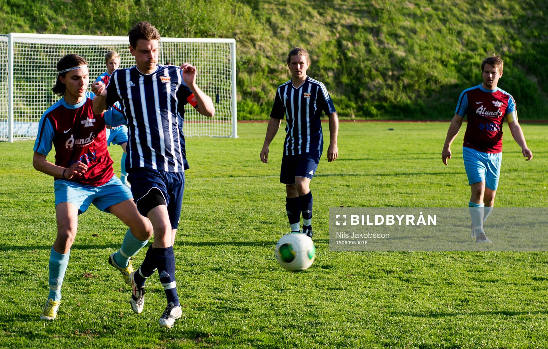 Kovlands Sebastian Åhsen under fotbollsmatchen i division fyra mellan Kovland och Fränsta den 9 juni 2015 i Kovland.