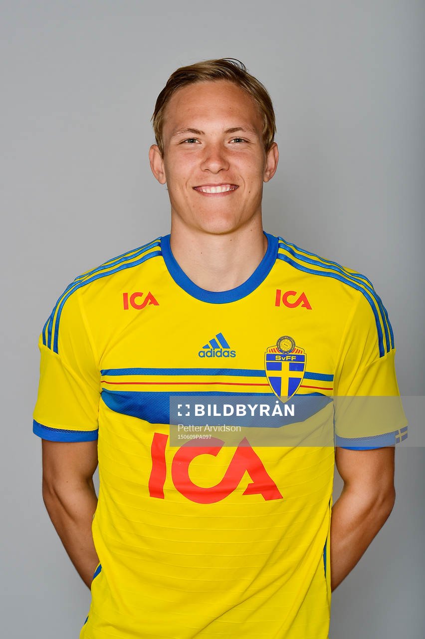 Sveriges Ludwig Augustinsson poserar för ett porträtt under en fotografering den 9 juni 2015 i Trelleborg.