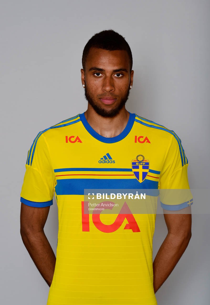 Sveriges Isaac Kiese-Thelin poserar för ett porträtt under en fotografering den 9 juni 2015 i Trelleborg.
