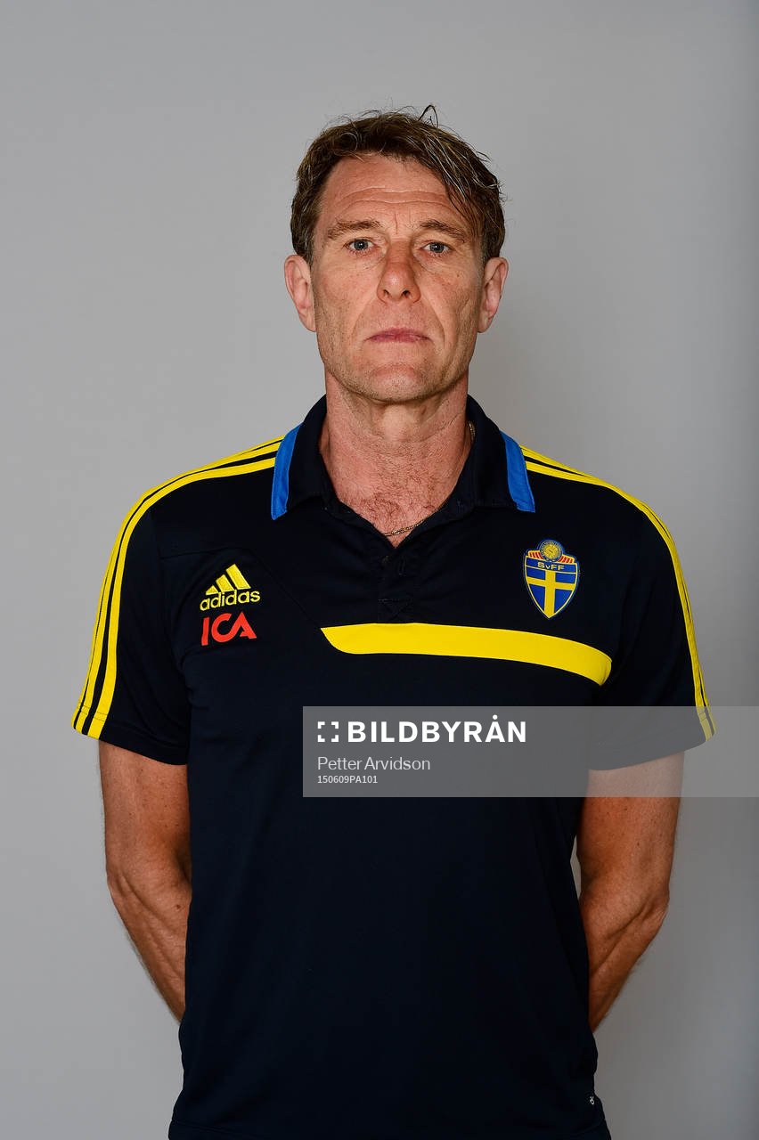 Sveriges Håkan Ericson, Förbundskapten, poserar för ett porträtt under en fotografering den 9 juni 2015 i Trelleborg.