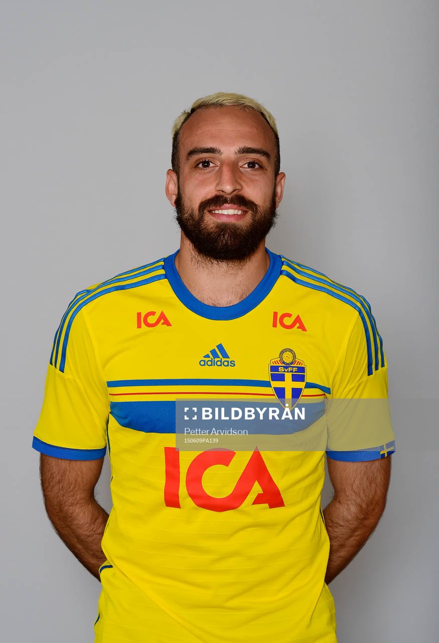 Sveriges Abdulrahman Khalili poserar för ett porträtt under en fotografering den 9 juni 2015 i Trelleborg.