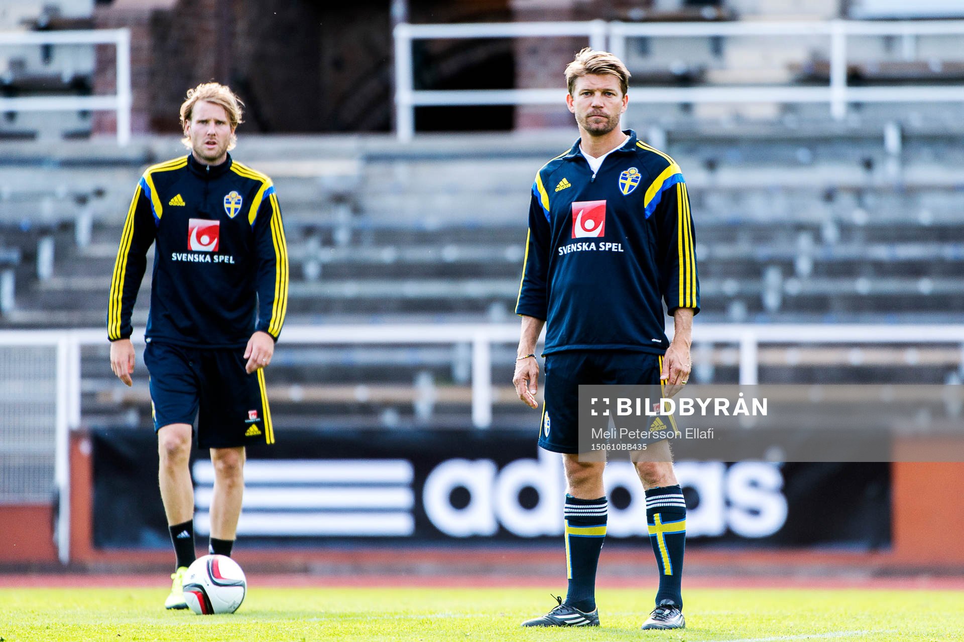 Ola Toivonen och assisterande tränare Marcus Allbäck