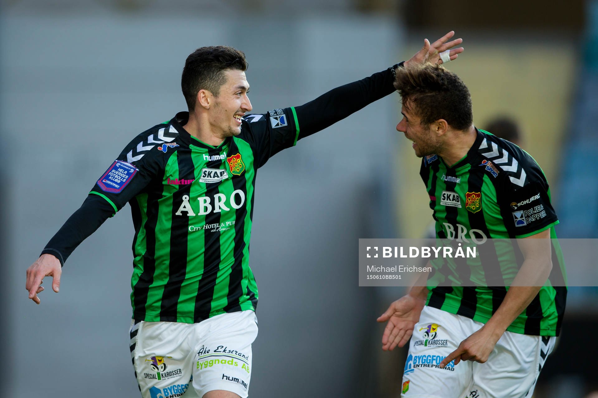 GAIS Petri Zhubi jublar ihop med Malkolm Moenza