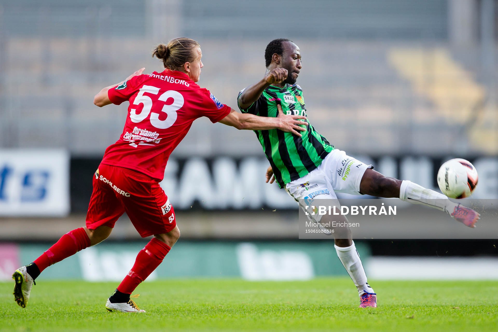 GAIS Reuben Ayarna före Utsiktens Jesper Jonasson