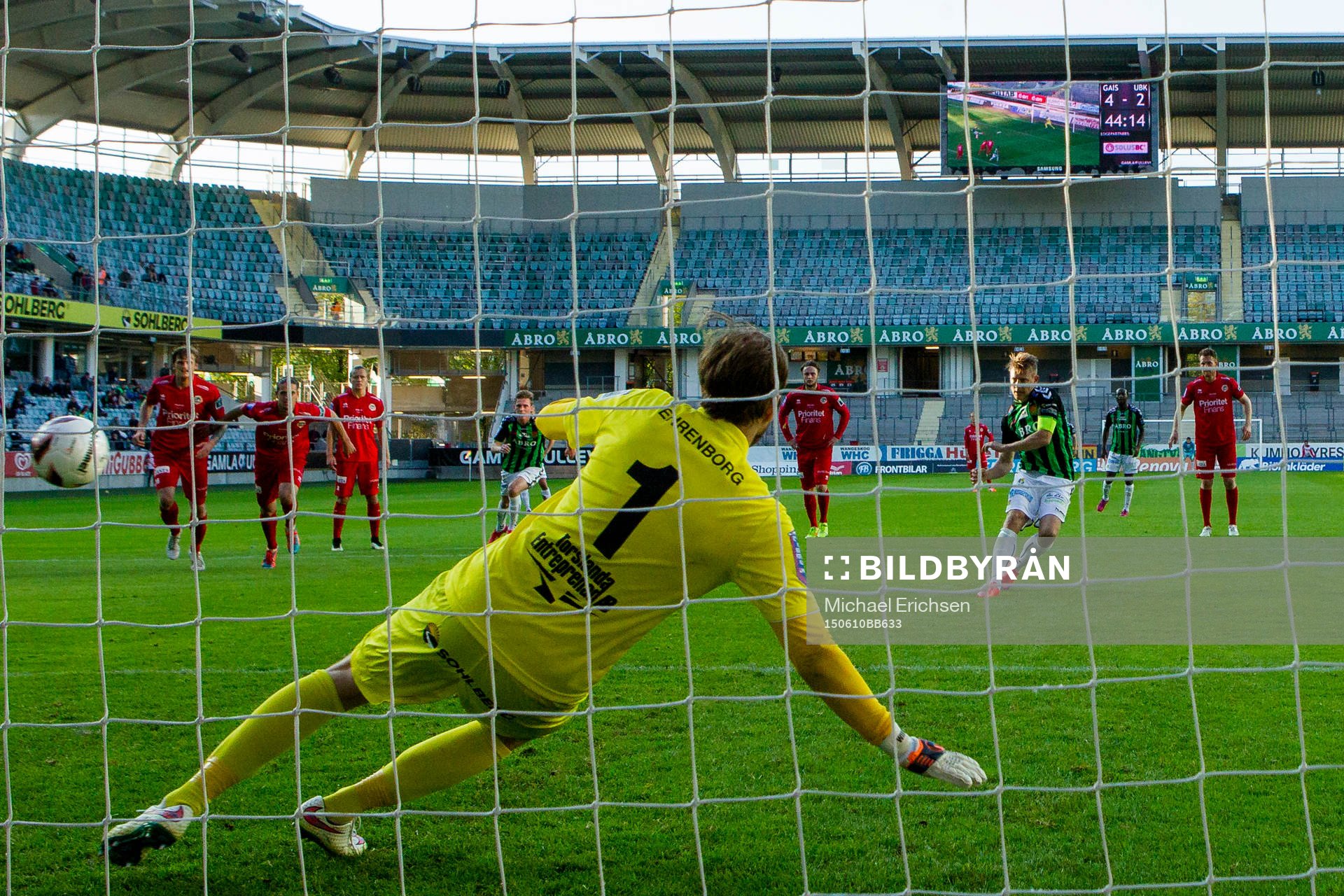 GAIS  Patrik Ingelsten skjuter in 5-2 på straff bakom