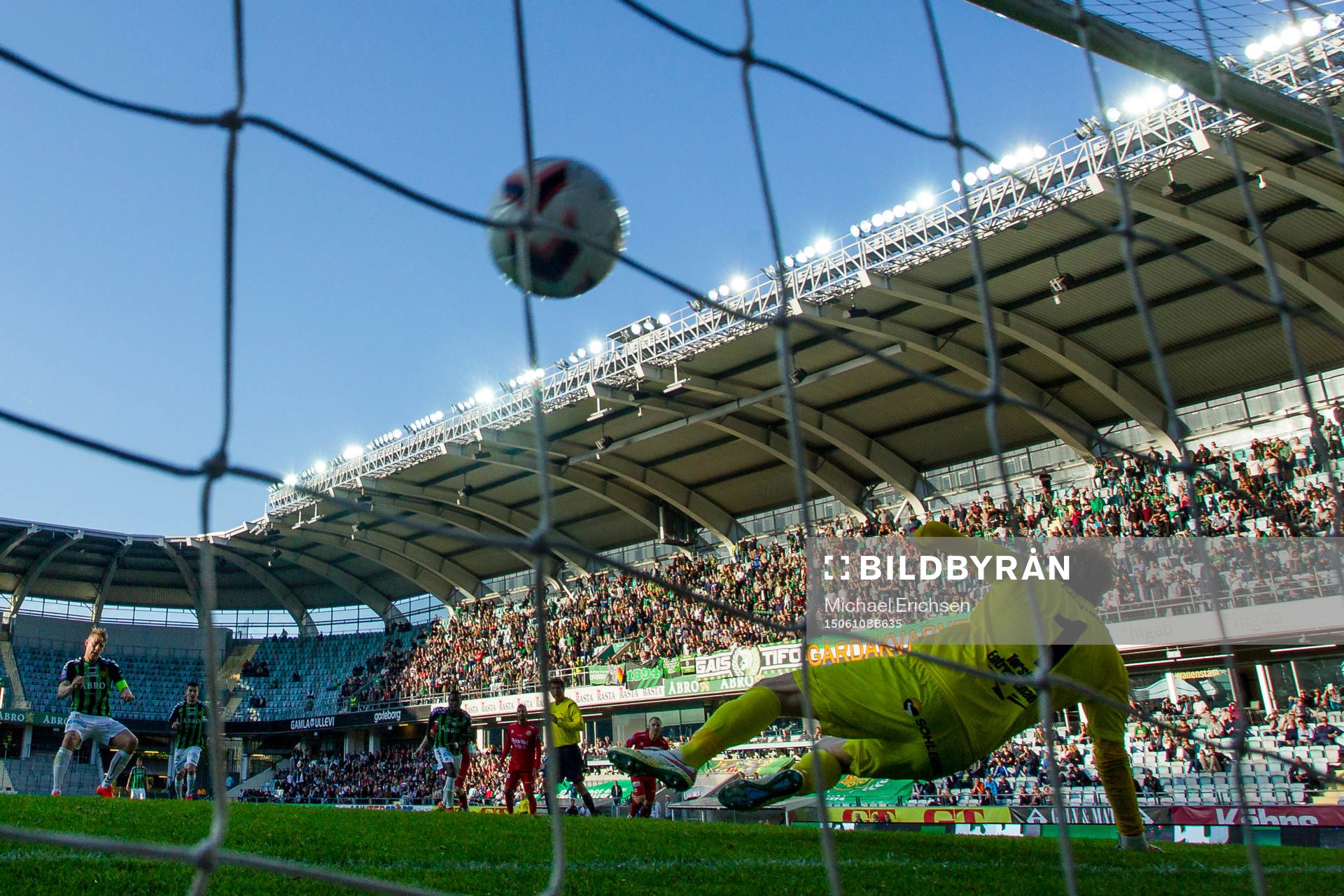 GAIS  Patrik Ingelsten skjuter in 5-2 på straff bakom