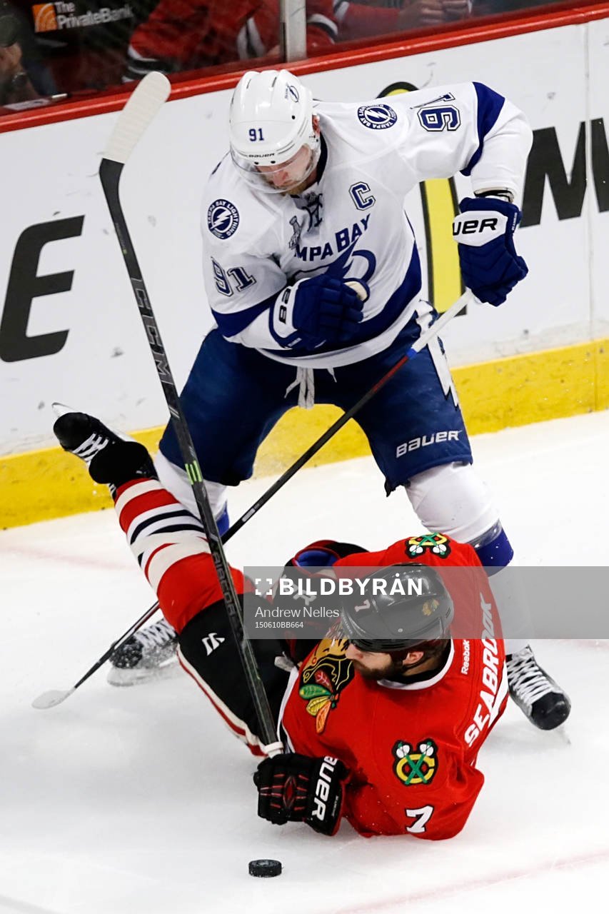 Tampa Bay Lightning center Steven Stamkos (91) and Chicago