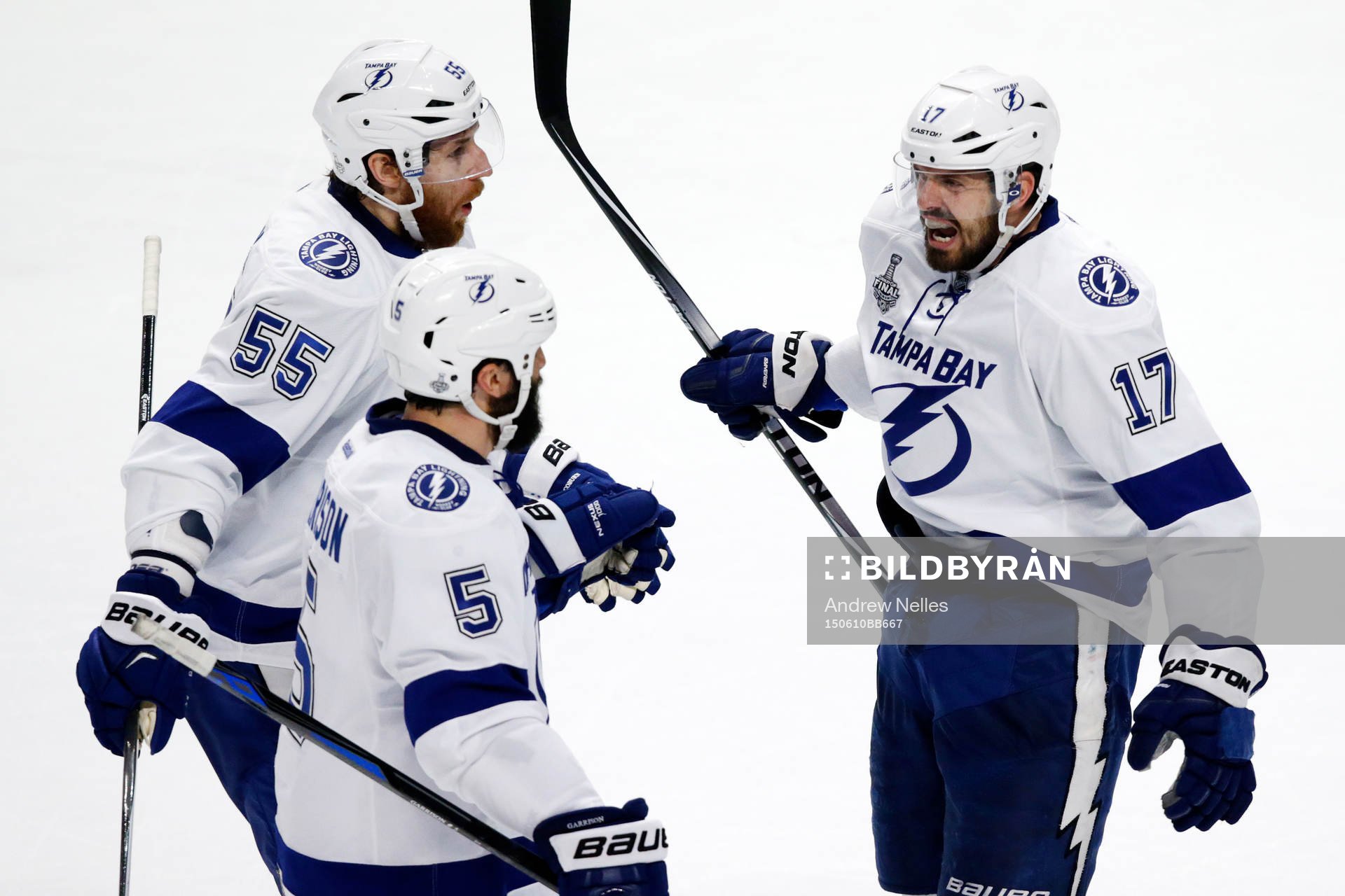 Tampa Bay Lightning center Alex Killorn (17) celebrates his
