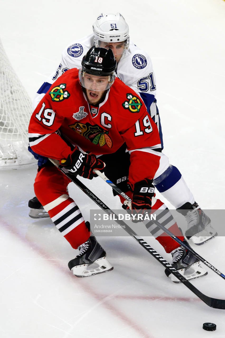 Chicago Blackhawks center Jonathan Toews (19) skates past