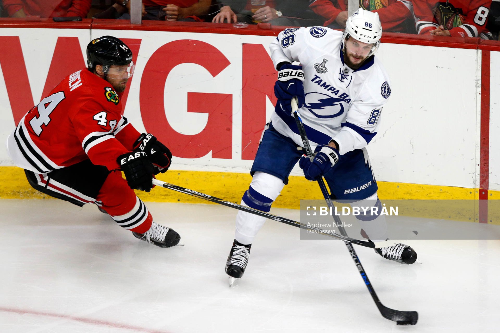 Tampa Bay Lightning right wing Nikita Kucherov (86) passes