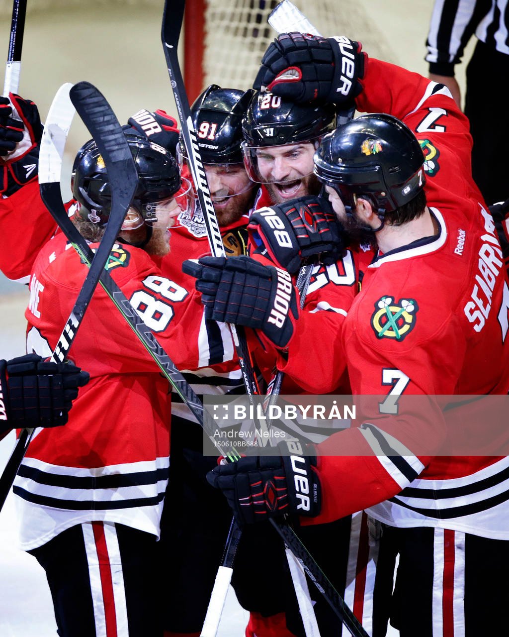 Chicago Blackhawks left wing Brandon Saad (20) celebrates