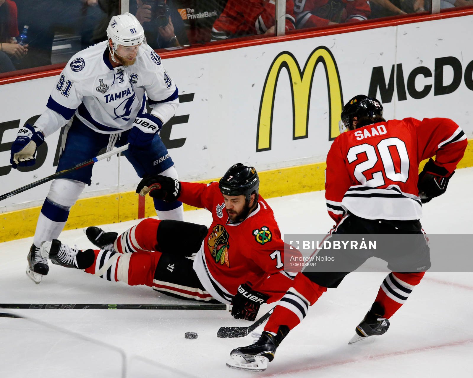 Chicago Blackhawks defenseman Brent Seabrook (7) and left
