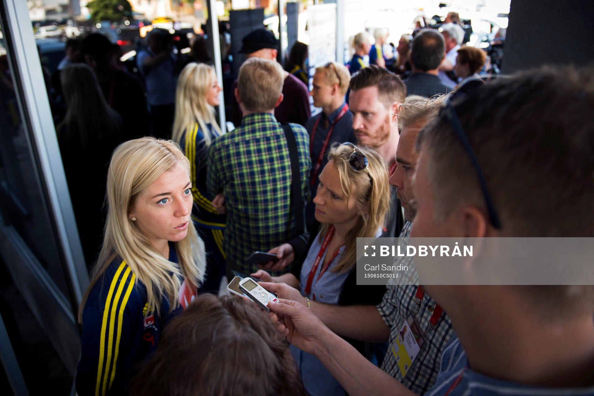 Sveriges Linda Sembrant blir intervjuad