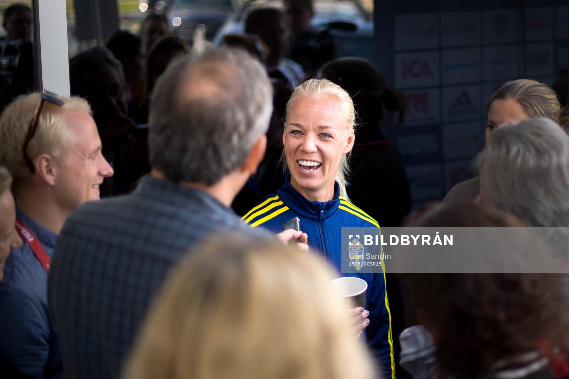 Sveriges Caroline Seger blir intervjuad