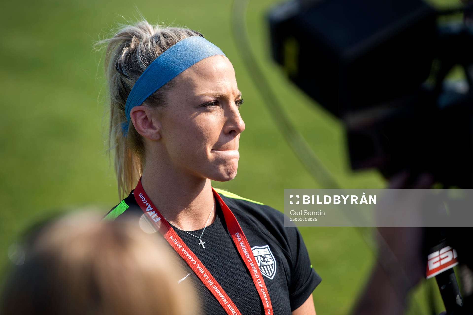 s Julie Johonston blir intervjuad