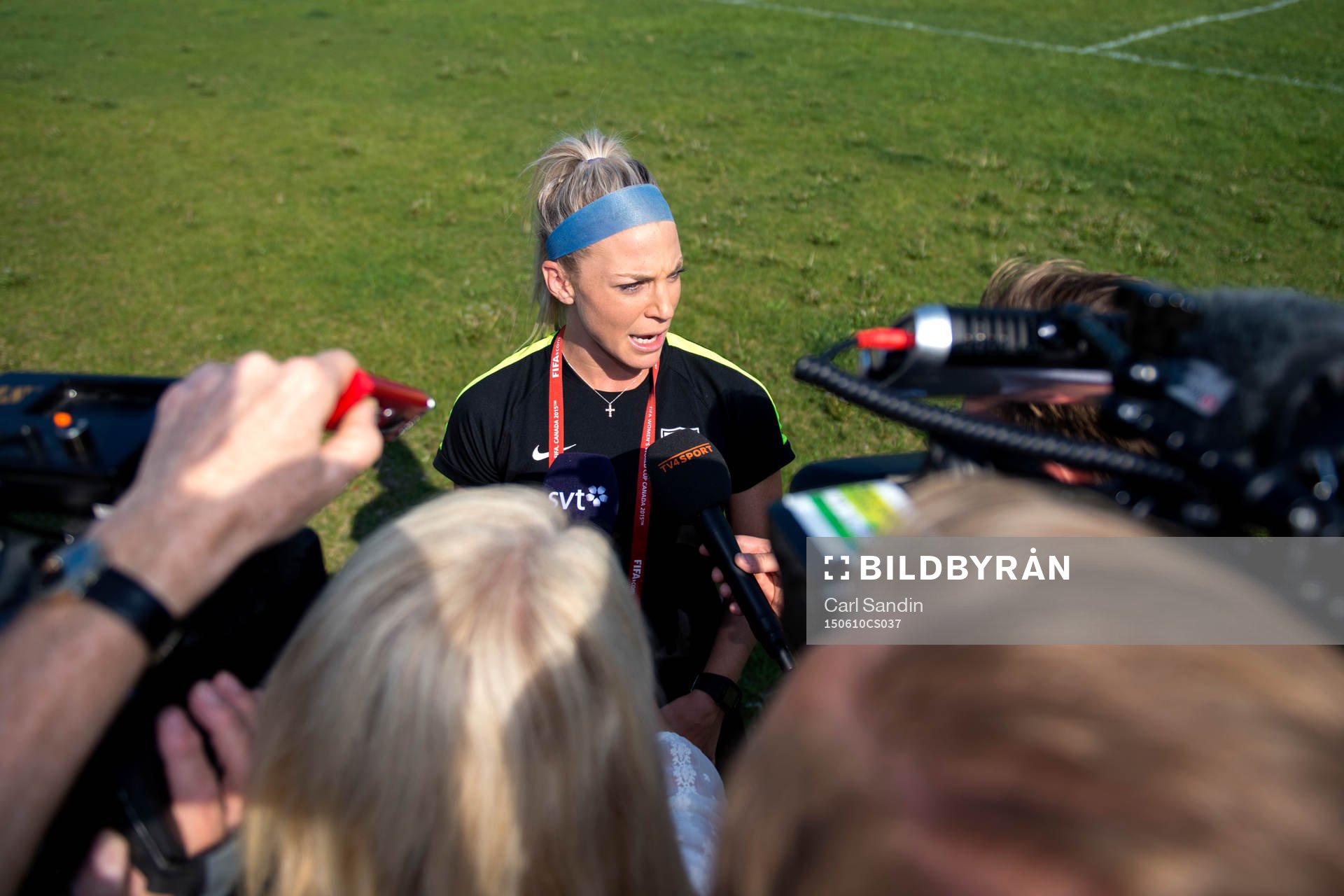 s Julie Johonston blir intervjuad