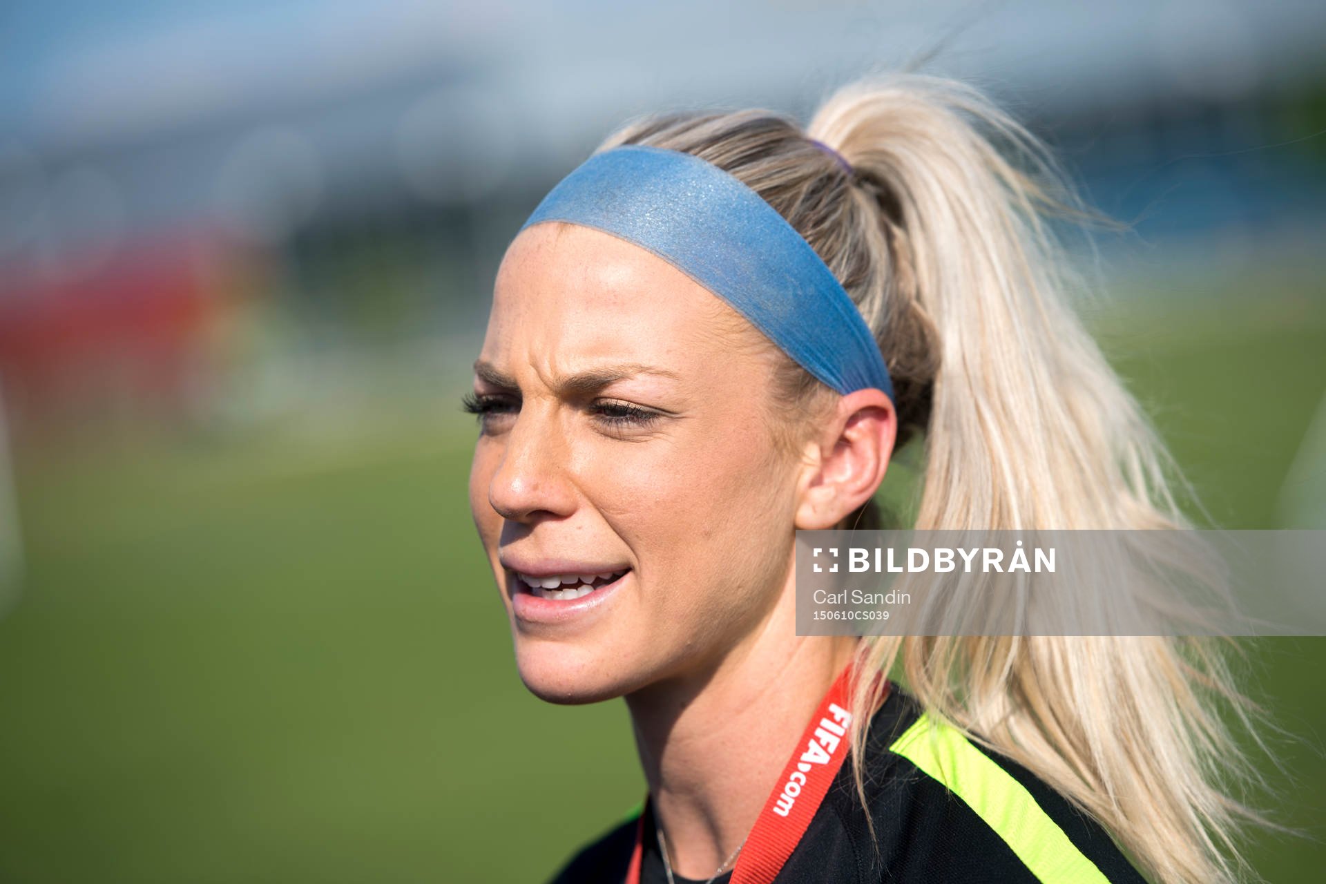 s Julie Johonston blir intervjuad