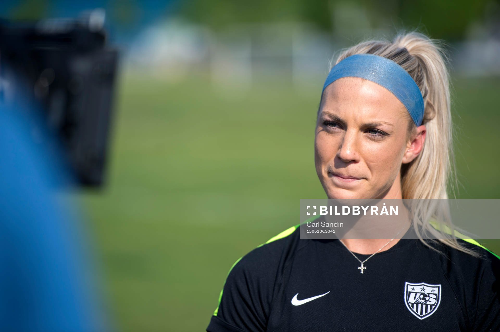 s Julie Johonston blir intervjuad