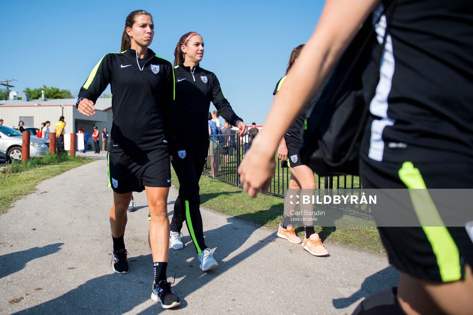 USA:s Tobin Heath och Alex Morgan under en pressträff med USA:s landslag den 10 juni 2015 i Winnipeg.