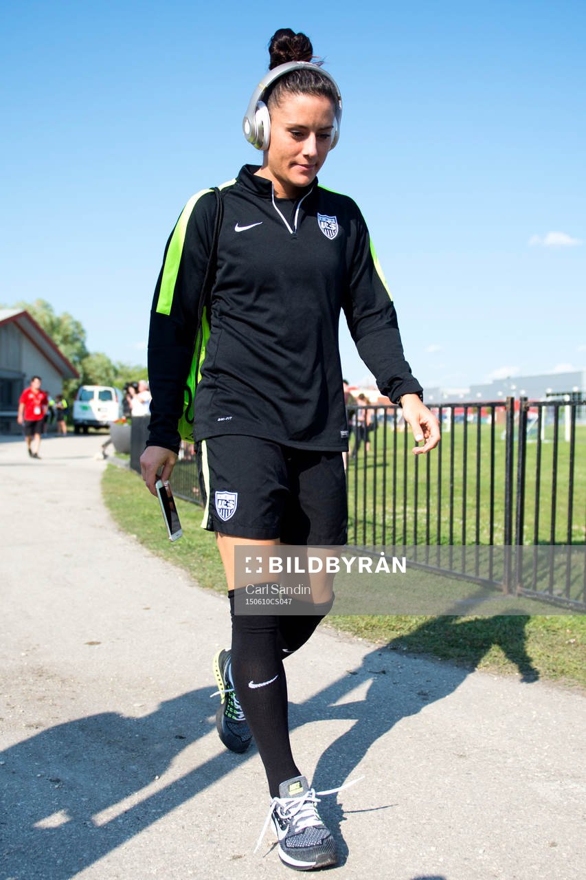 USA:s Ali Krieger under en pressträff med USA:s landslag den 10 juni 2015 i Winnipeg.