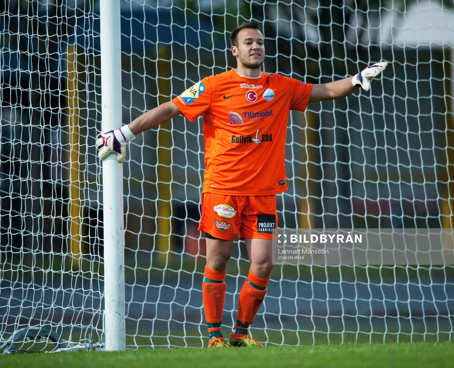 Prespa Birliks målvakt Nicolas Polakof i DM-matchen mellan IFK Hässleholm och Prespa Birlik i Hässleholm 10 juni 2015.