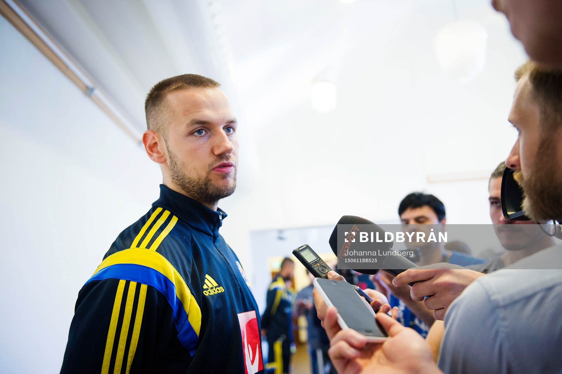 Sveriges Alexander Milosevic pratar med media