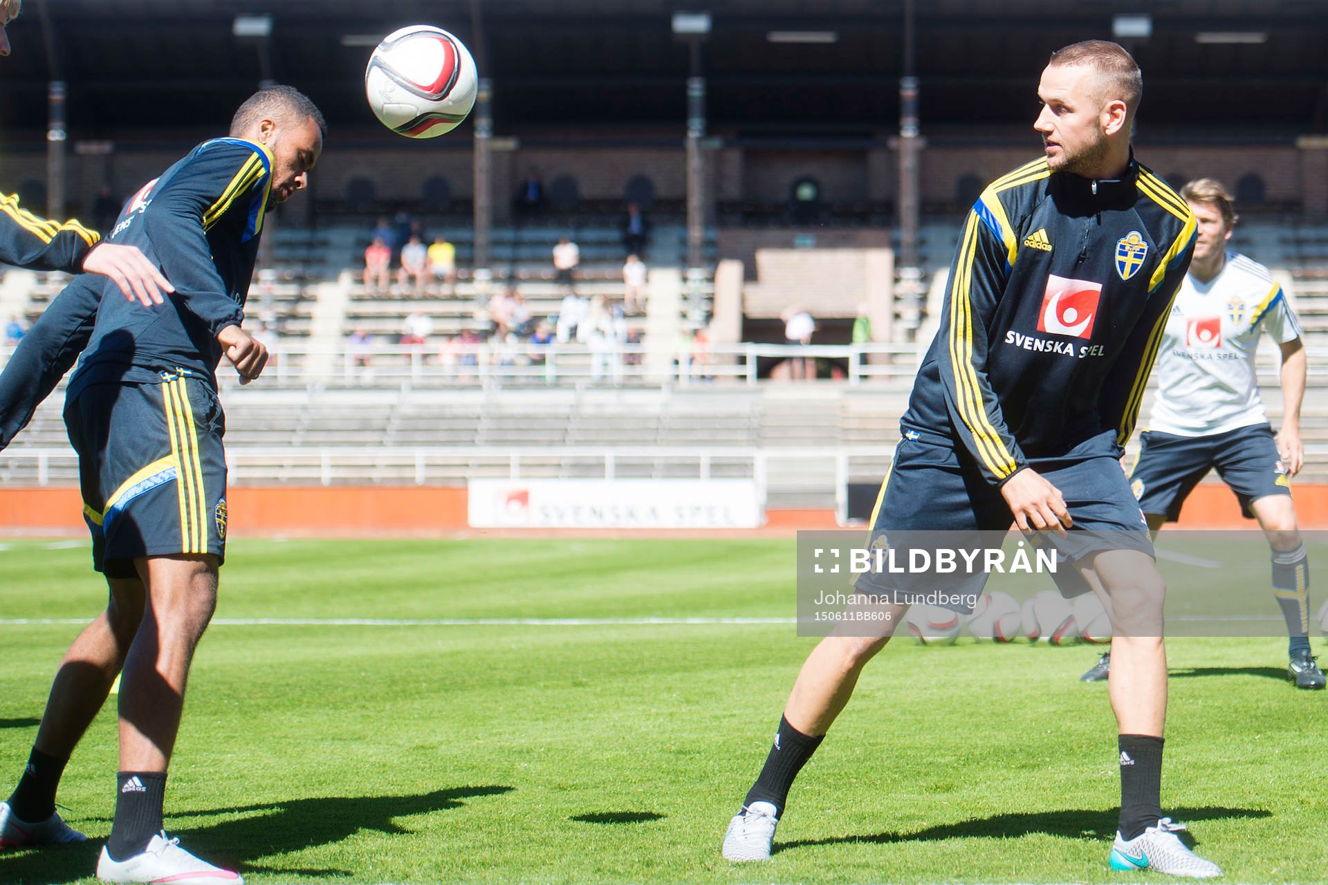 Sveriges Isaac Kiese Thelin och Alexander Milosevic