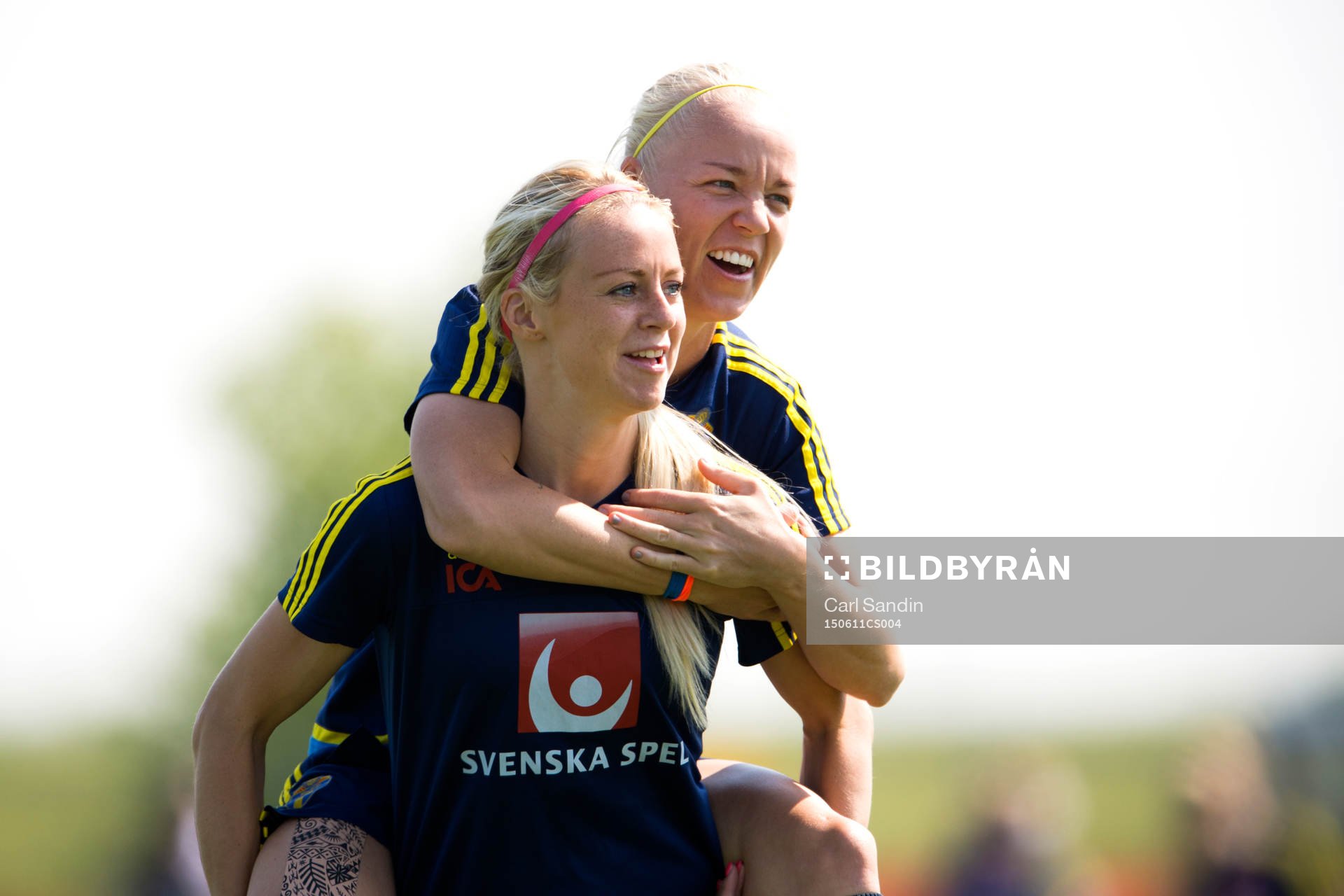 Sveriges Amanda Ilestedt och Caroline Seger