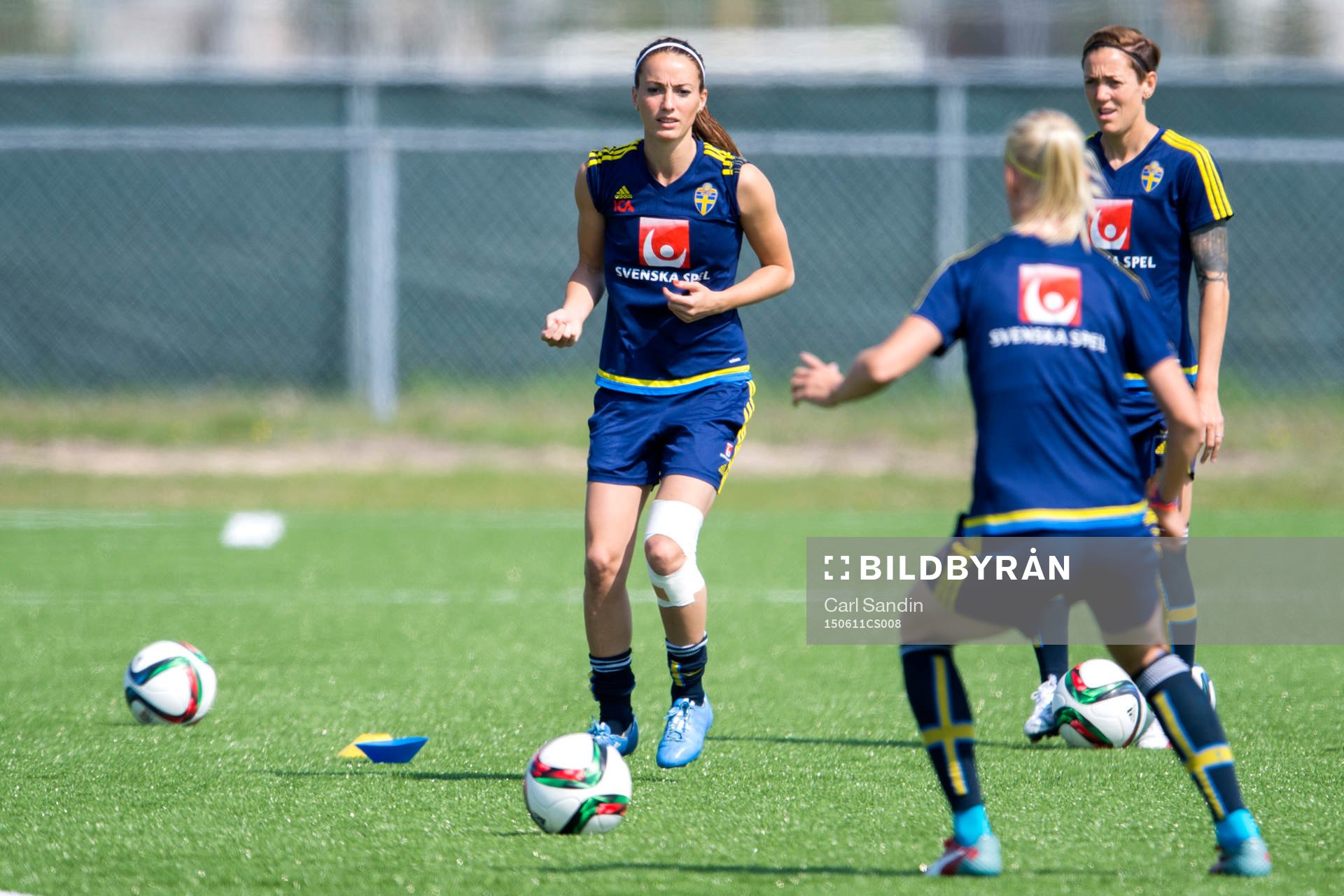Sveriges Kosovare Asllani och Therese Sjögran