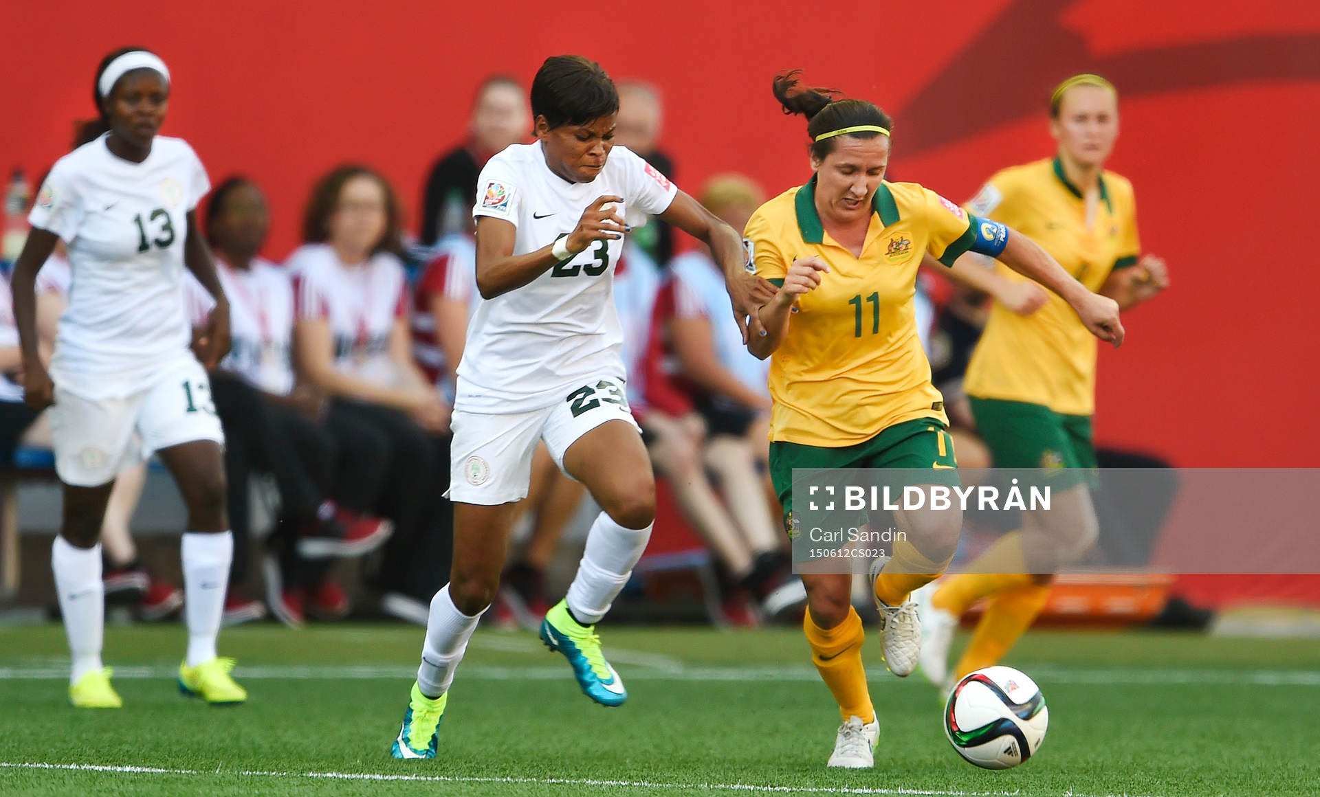 Nigerias Ngozi Ebere och Australiens Lisa De Vanna