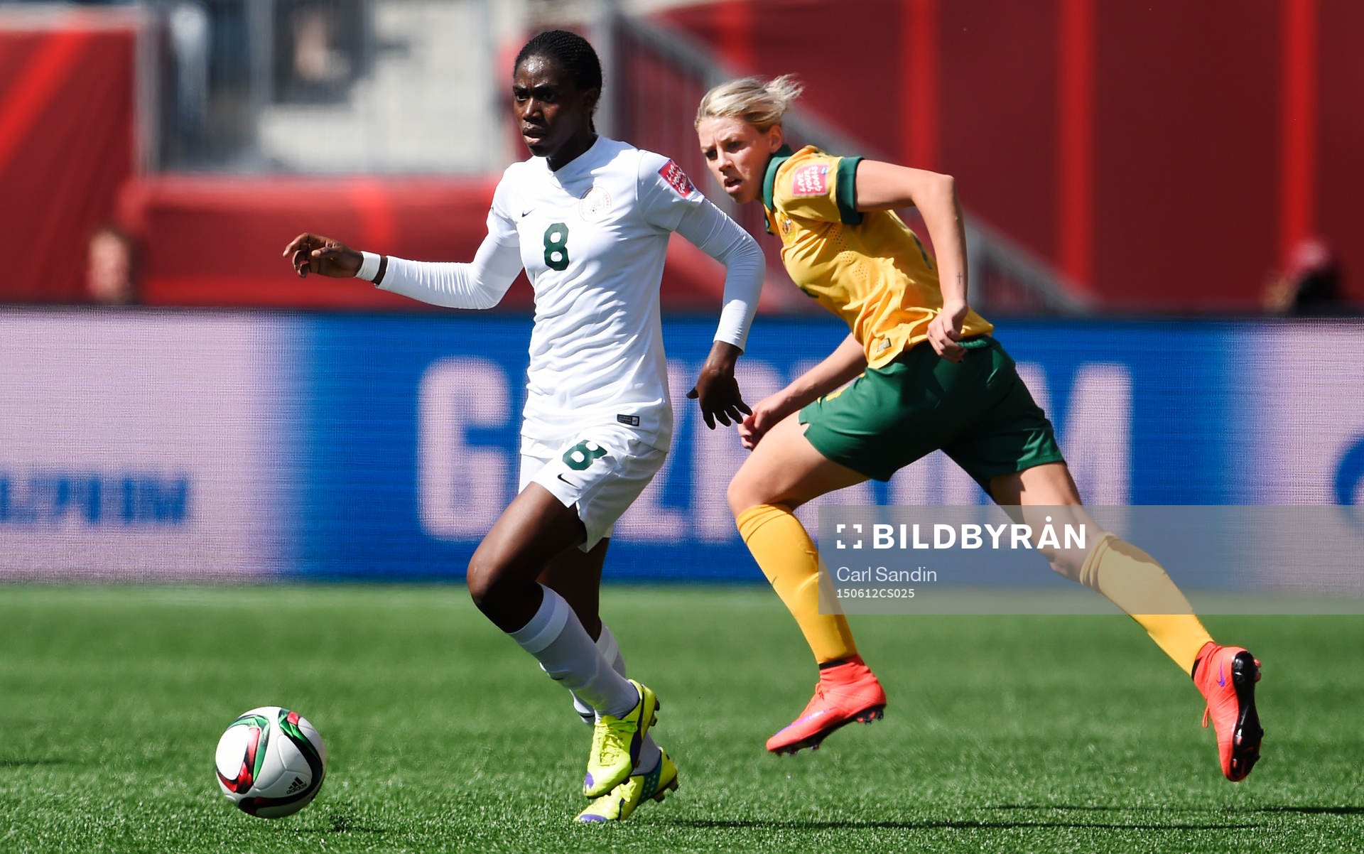 Nigerias Asisat Oshoala och Australiens Alanna Kennedy