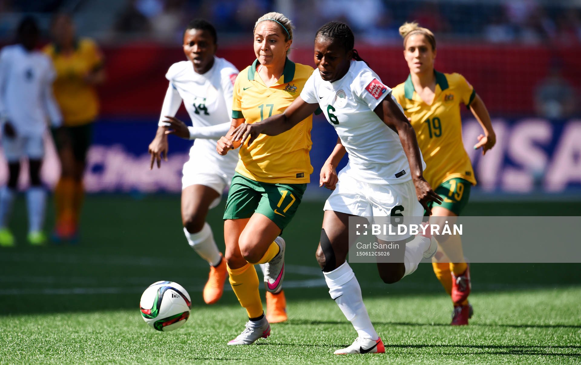Australiens Kyah Simon och Nigerias Josephine Chukwunonye