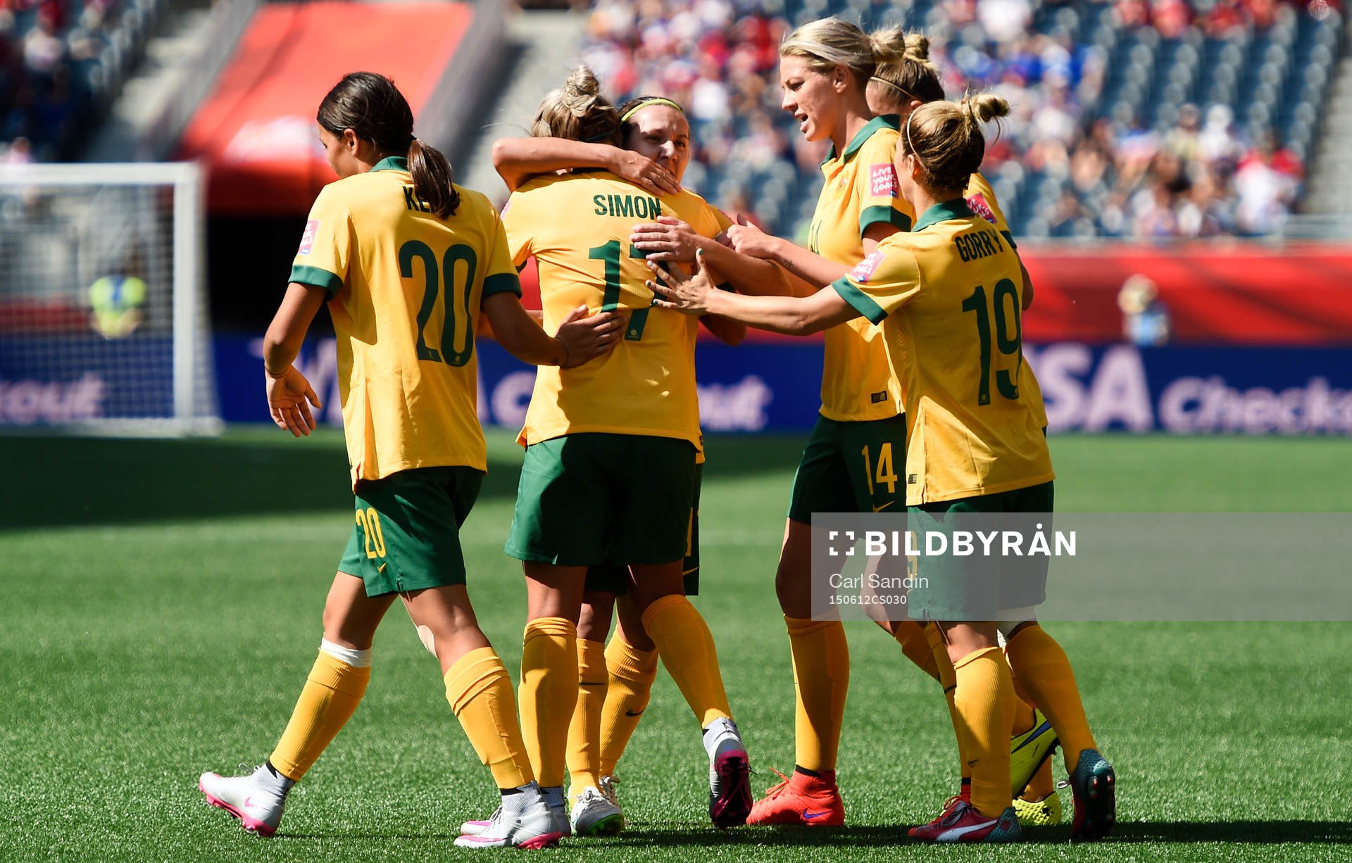 Australiens Kyah Simon jublar med Samantha Kerr, Kyah