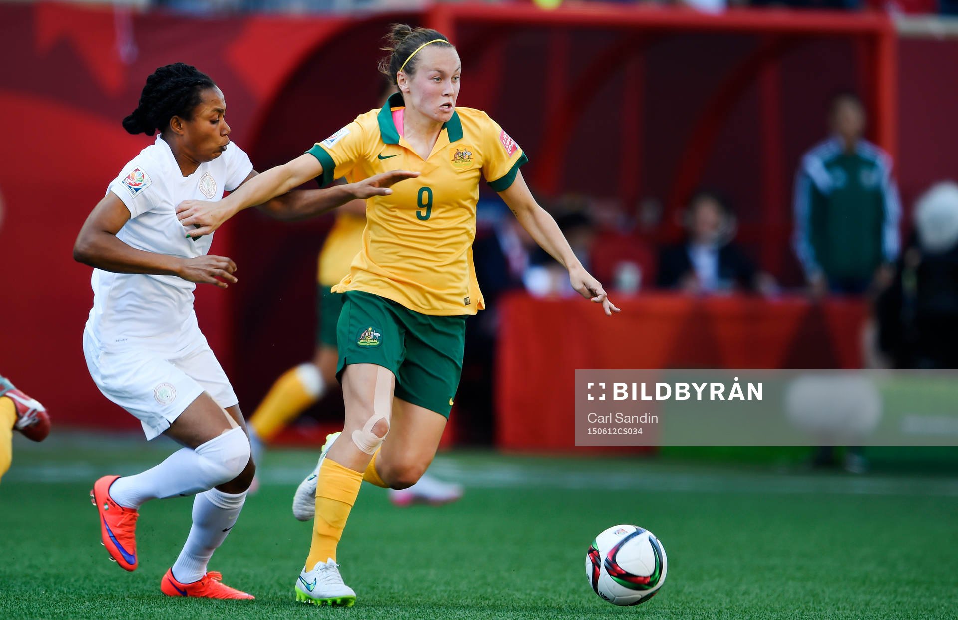 Nigerias Onome Ebi och Australiens Caitlin Foord