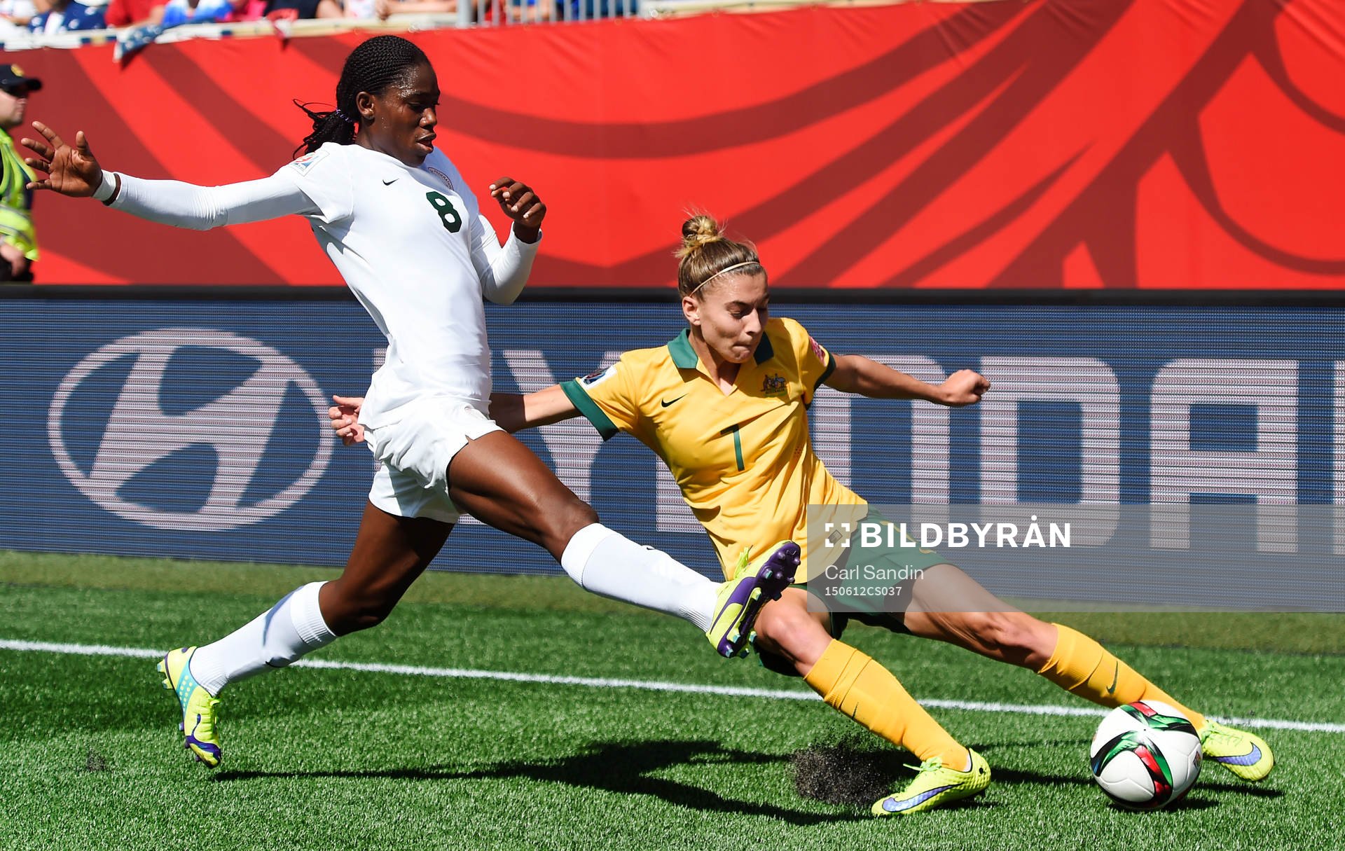 Nigerias Asisat Oshoala och Australiens Stephanie Catley