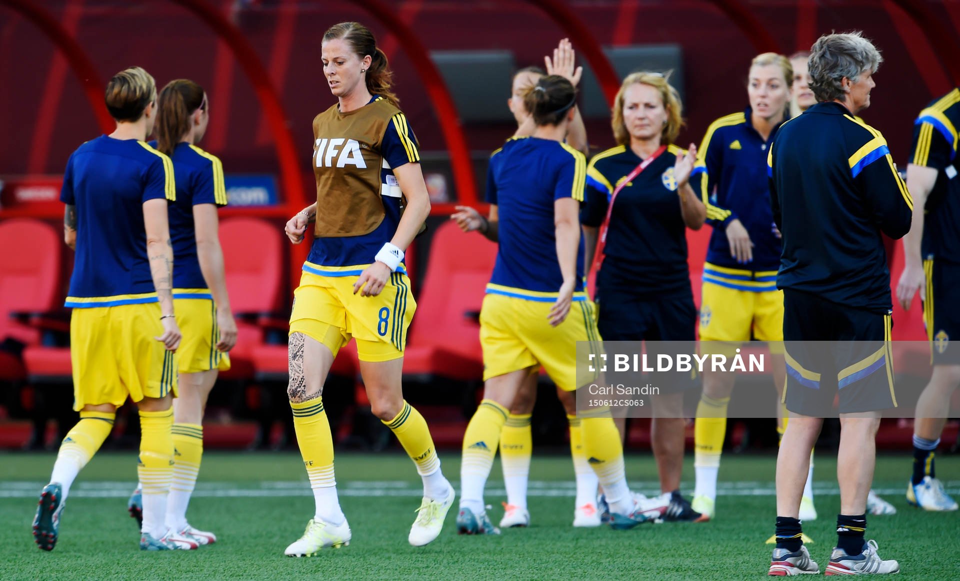 Sveriges Lotta Schelin innan fotbollsmatchen i VM mellan